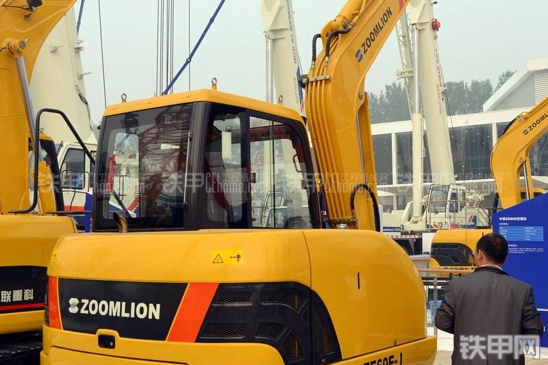 中联重科ZE60E-1挖掘机整机外观