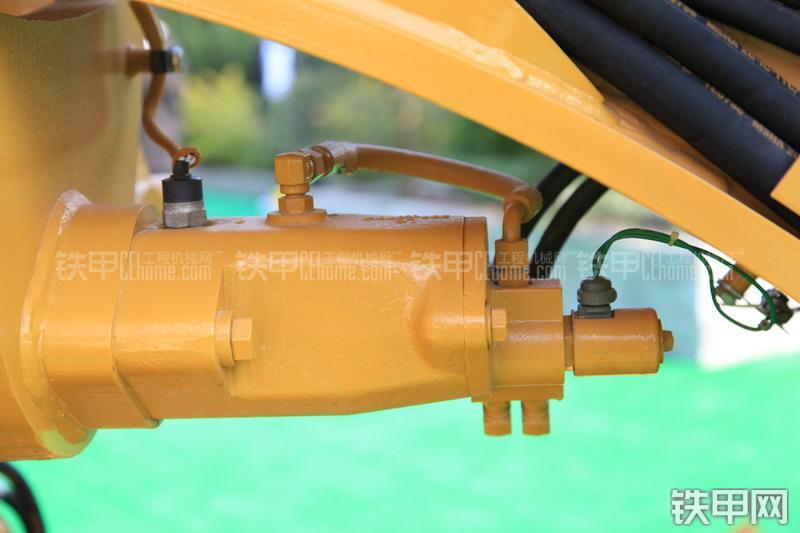 卡特彼勒140K平地机局部