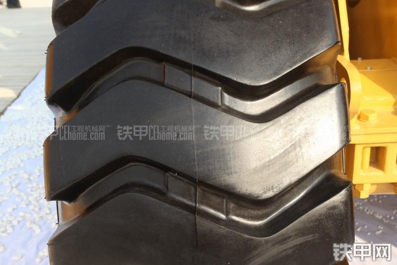 成工CG966H装载机整机外观