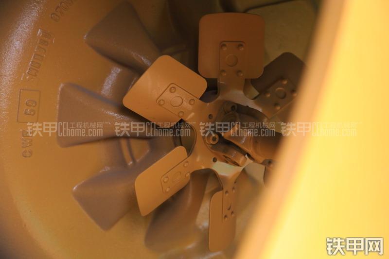 卡特彼勒CB564D压路机整机外观