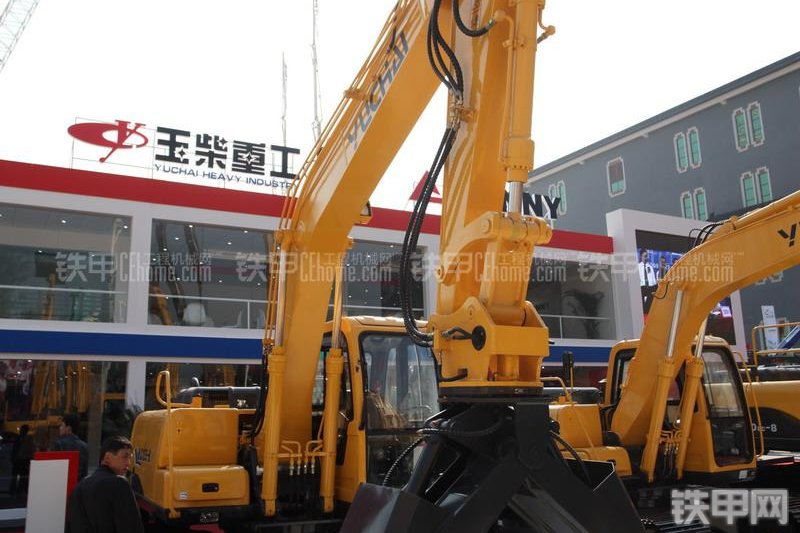 玉柴YC135-8抓木器整机外观