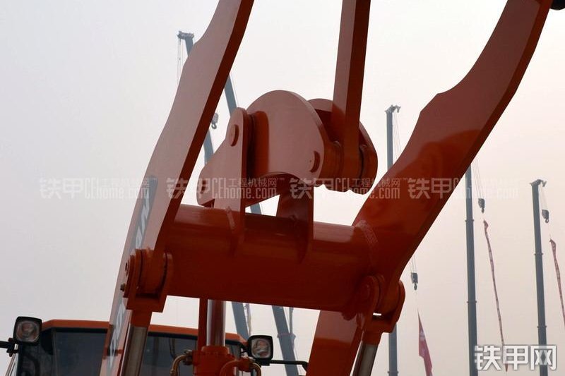 迪万伦DL303GOLD装载机整机外观