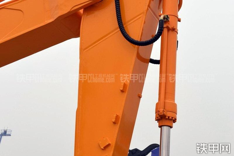 现代R385LC-9T挖掘机局部