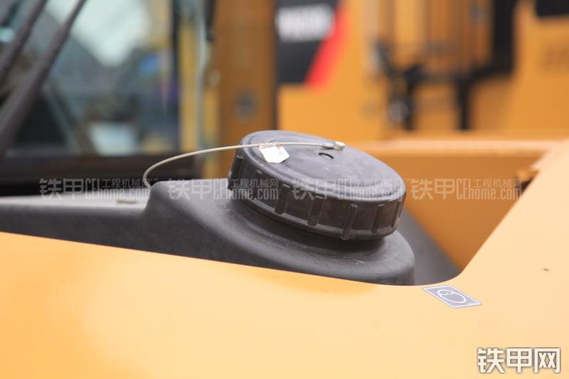 卡特彼勒CB564D压路机整机外观