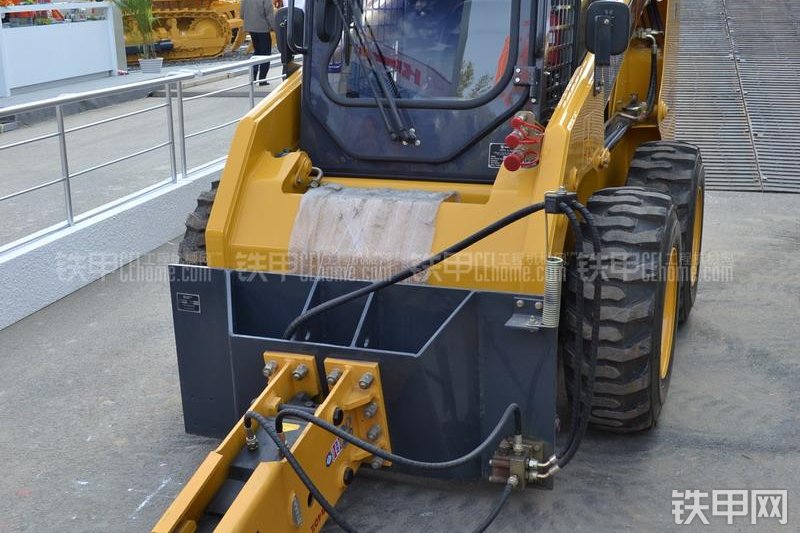 柳工CLG375A滑移装载机整机外观