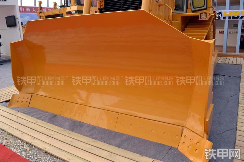 宣工SD7G高驱动型推土机整机外观