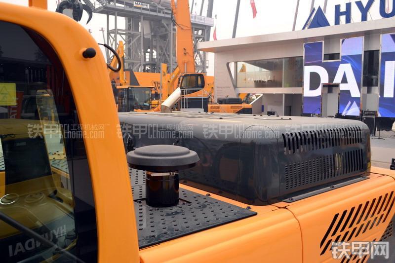 现代R385LC-9T挖掘机局部