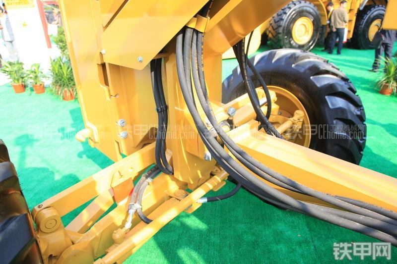 卡特彼勒140K平地机局部