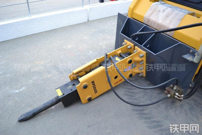 柳工CLG375A滑移装载机整机外观