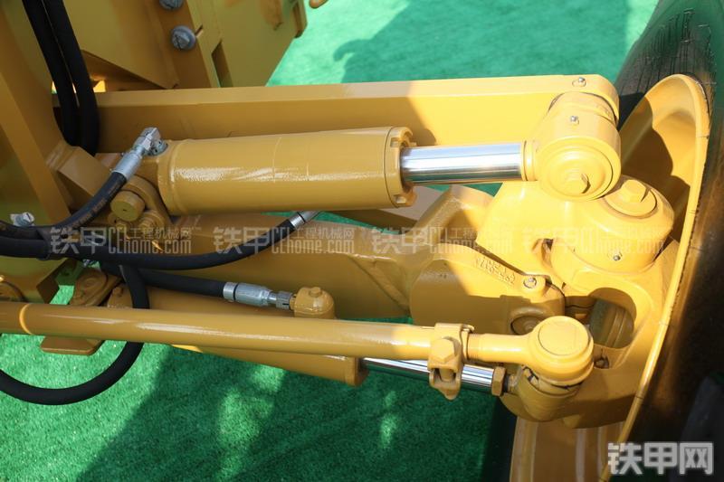 卡特彼勒140K平地机局部