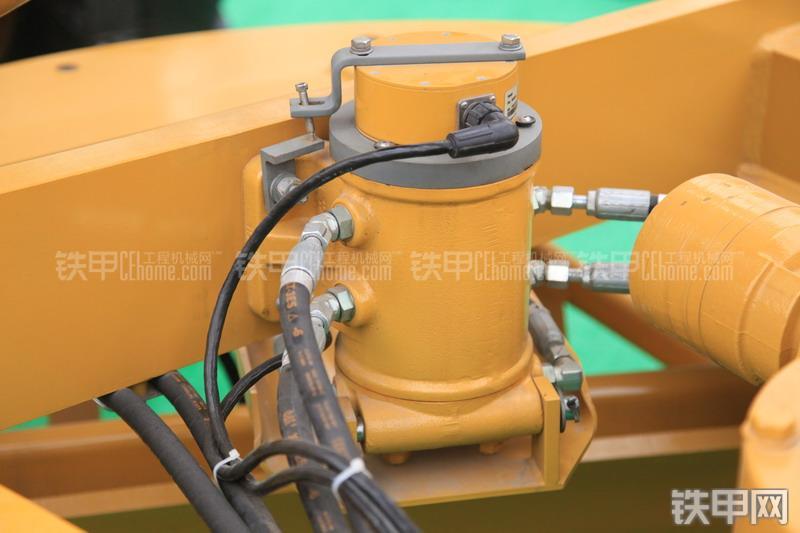 卡特彼勒140K平地机局部