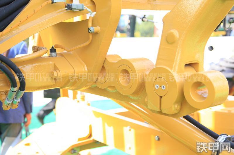 卡特彼勒140K平地机局部