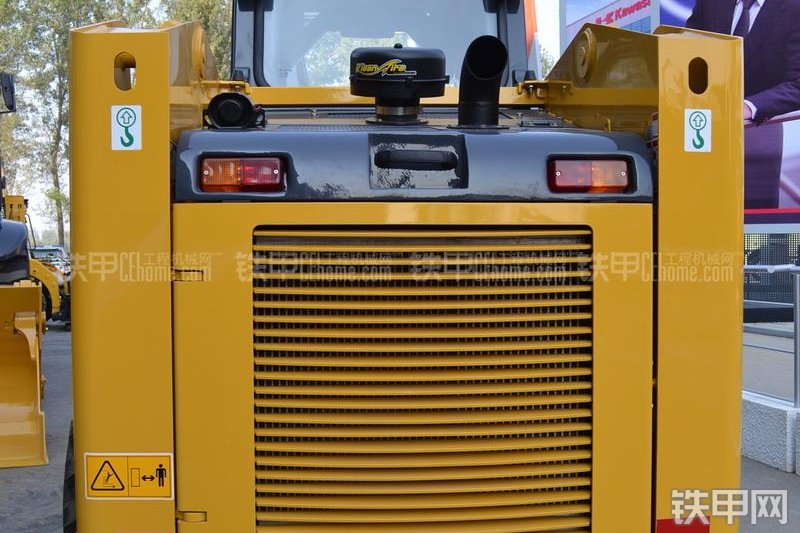 柳工CLG375A滑移装载机整机外观