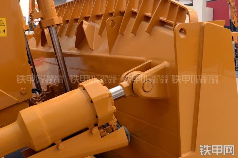 宣工SD9高驱动推土机局部