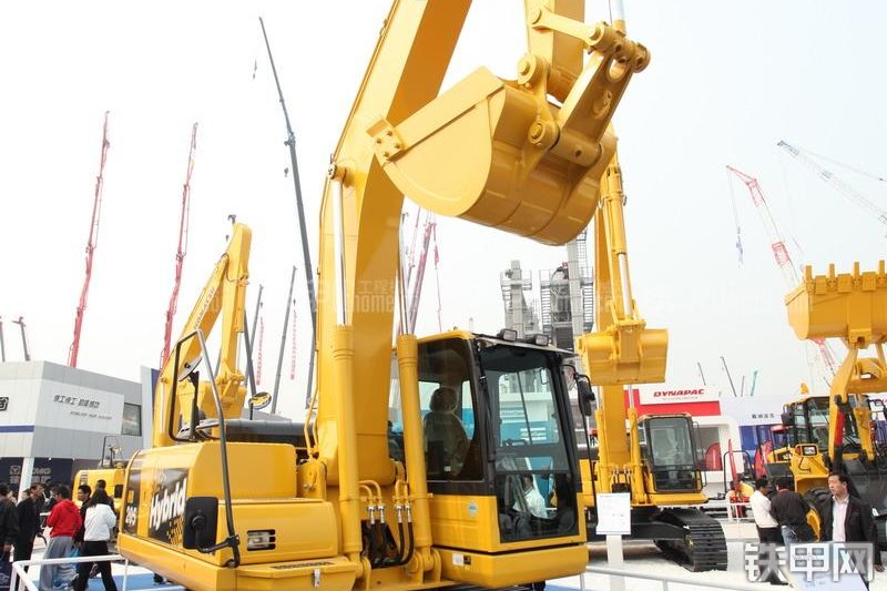 小松HB205-1挖掘机整机外观