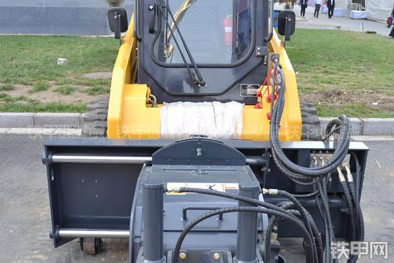 柳工CLG365A滑移装载机整机外观