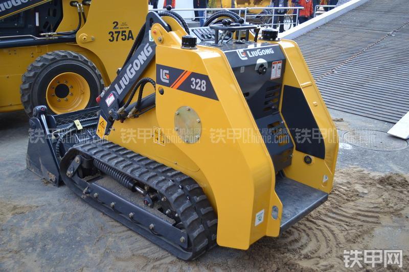 柳工CLG328滑移装载机整机外观