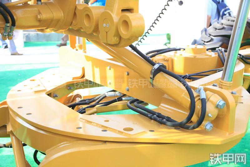 卡特彼勒140K平地机局部