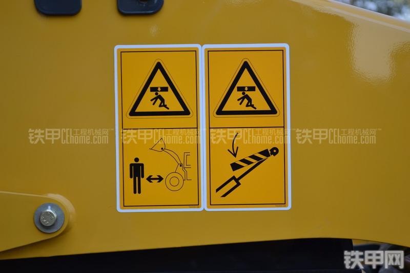 柳工CLG365A滑移装载机整机外观