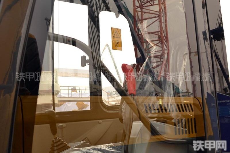 中联重科ZE60E-1挖掘机局部