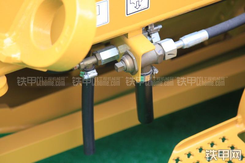 卡特彼勒140K平地机局部