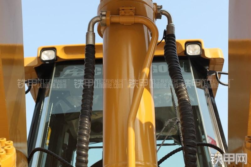 成工CG966H装载机整机外观