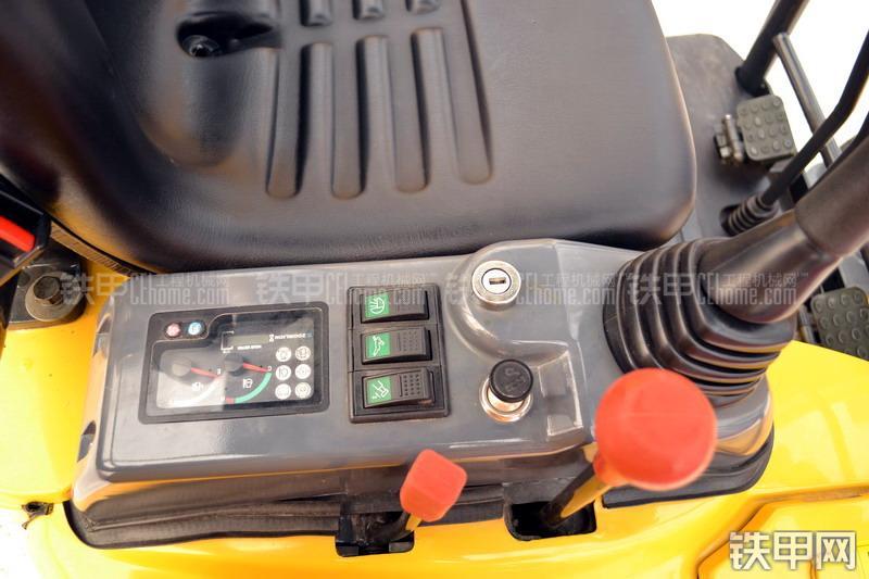 中联重科ZE15E挖掘机局部