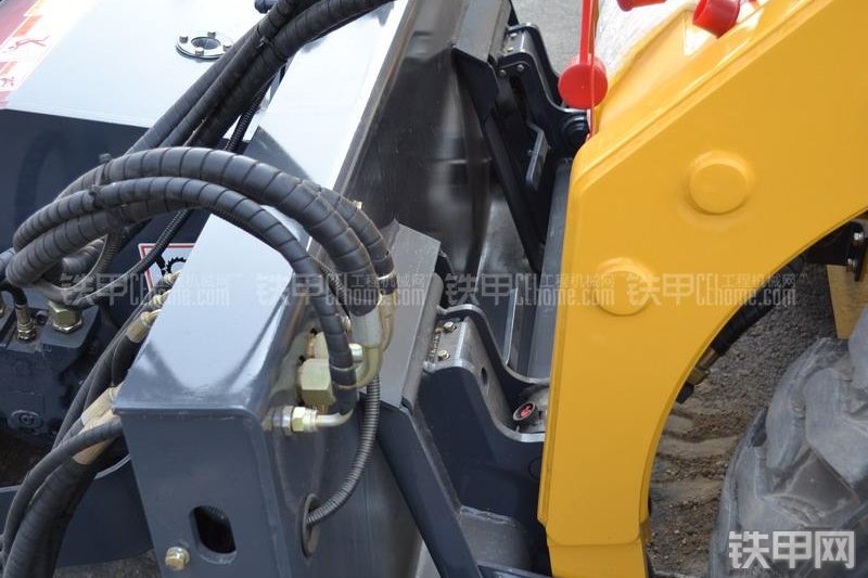 柳工CLG365A滑移装载机整机外观