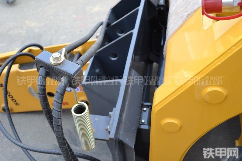 柳工CLG375A滑移装载机局部