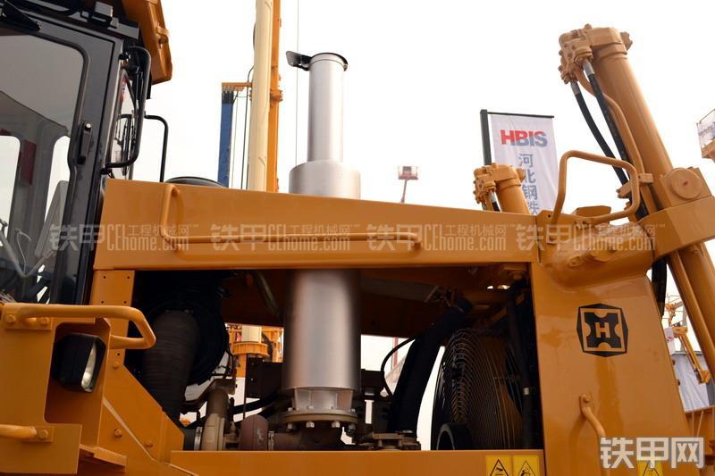 宣工SD9高驱动推土机局部