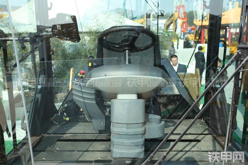 卡特彼勒CB564D压路机整机外观