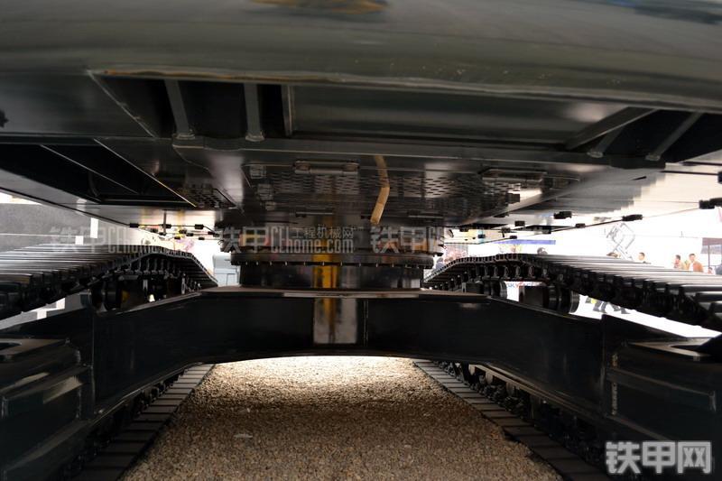 现代R385LC-9T挖掘机局部