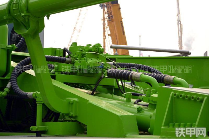 鸿得利HDL5430THB(奔驰)泵车整机外观