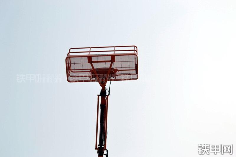 捷尔杰800AJ高空作业机械整机外观