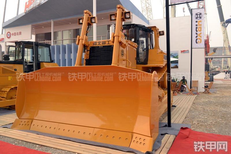 宣工SD8B高驱动推土机整机外观