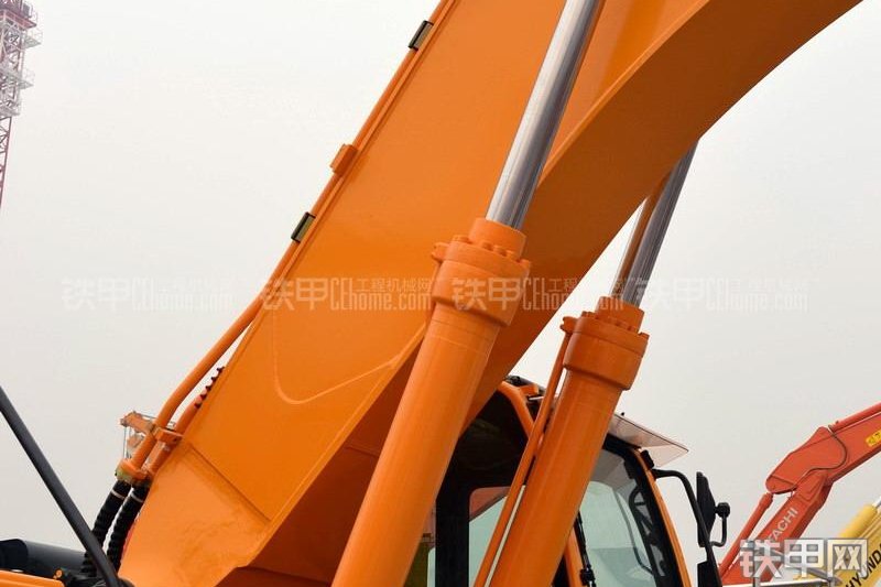 现代R385LC-9T挖掘机局部