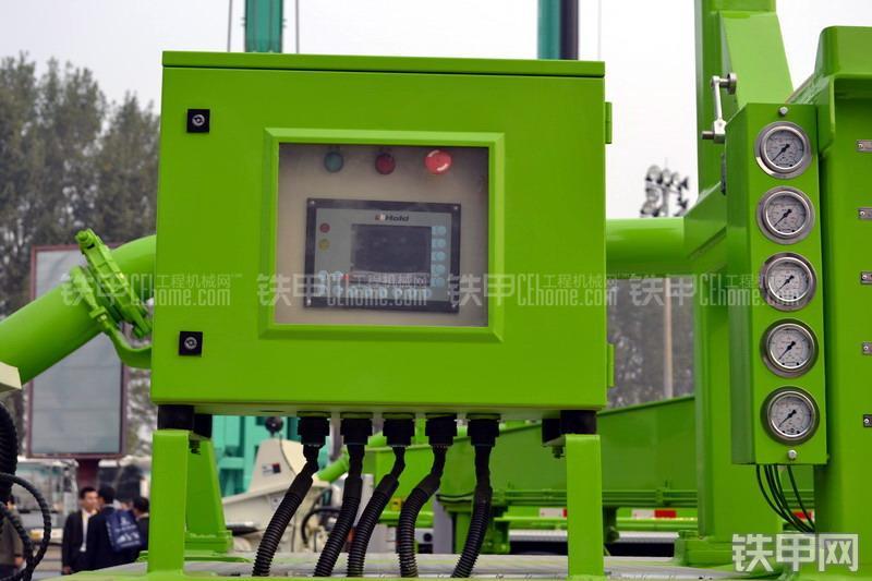 鸿得利HDL5430THB(奔驰)泵车整机外观