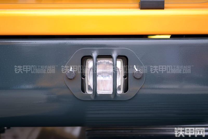 现代R385LC-9T挖掘机局部