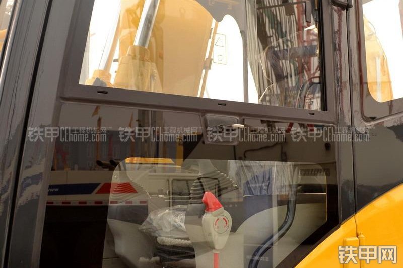 中联重科ZE150挖掘机局部