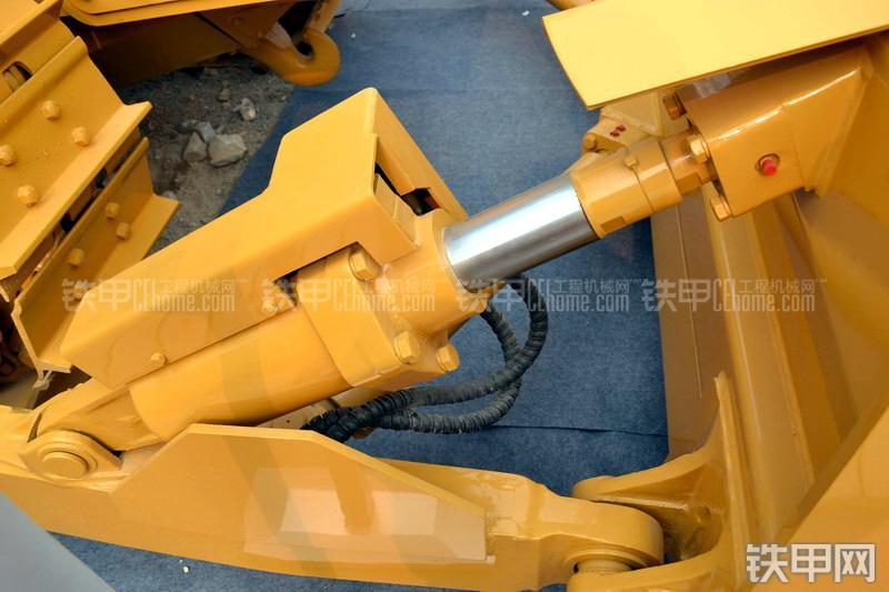 宣工TY165-2液力型推土机整机外观