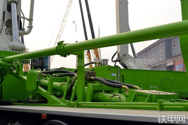 鸿得利HDL5381THB泵车整机外观