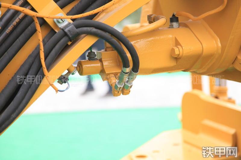 卡特彼勒140K平地机局部