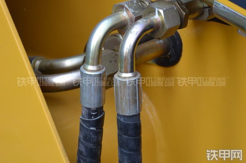 柳工CLG365A滑移装载机整机外观