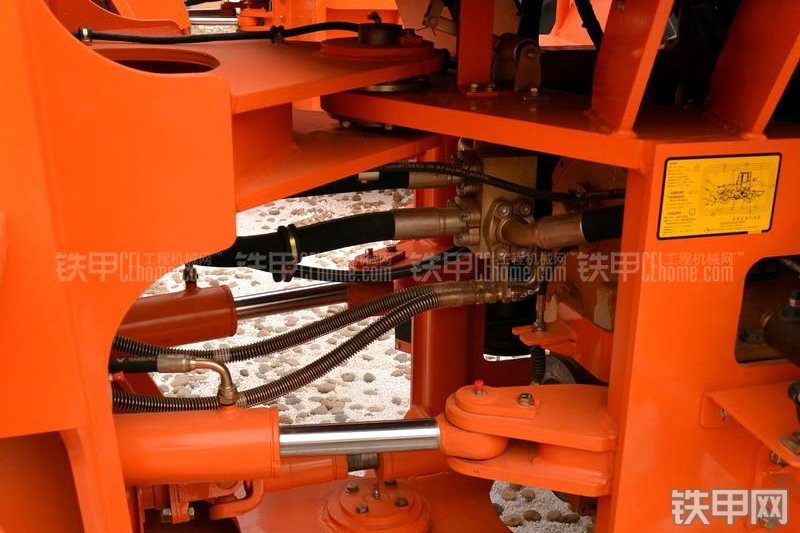 迪万伦DL303GOLD装载机整机外观