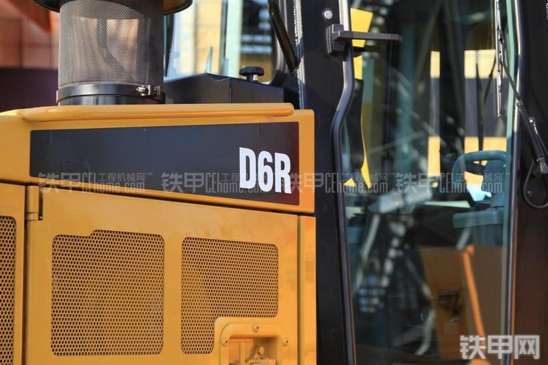 卡特彼勒D6R推土机整机外观