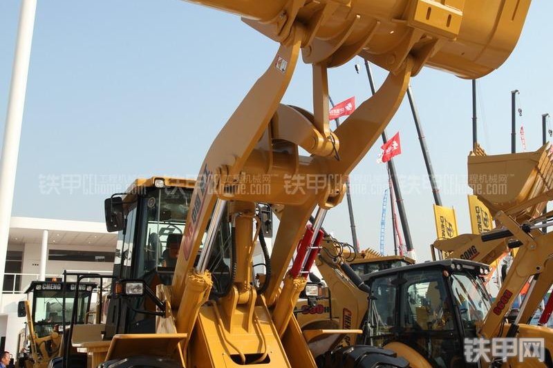 成工CG966H装载机整机外观