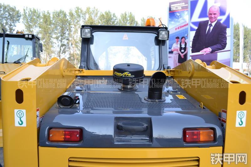 柳工CLG375A滑移装载机局部