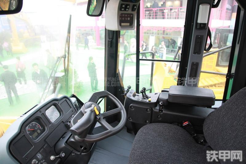 卡特彼勒980H装载机局部