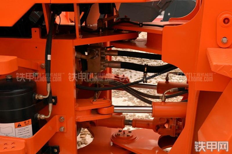 迪万伦DL303GOLD装载机整机外观