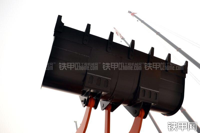 迪万伦DL303GOLD装载机整机外观